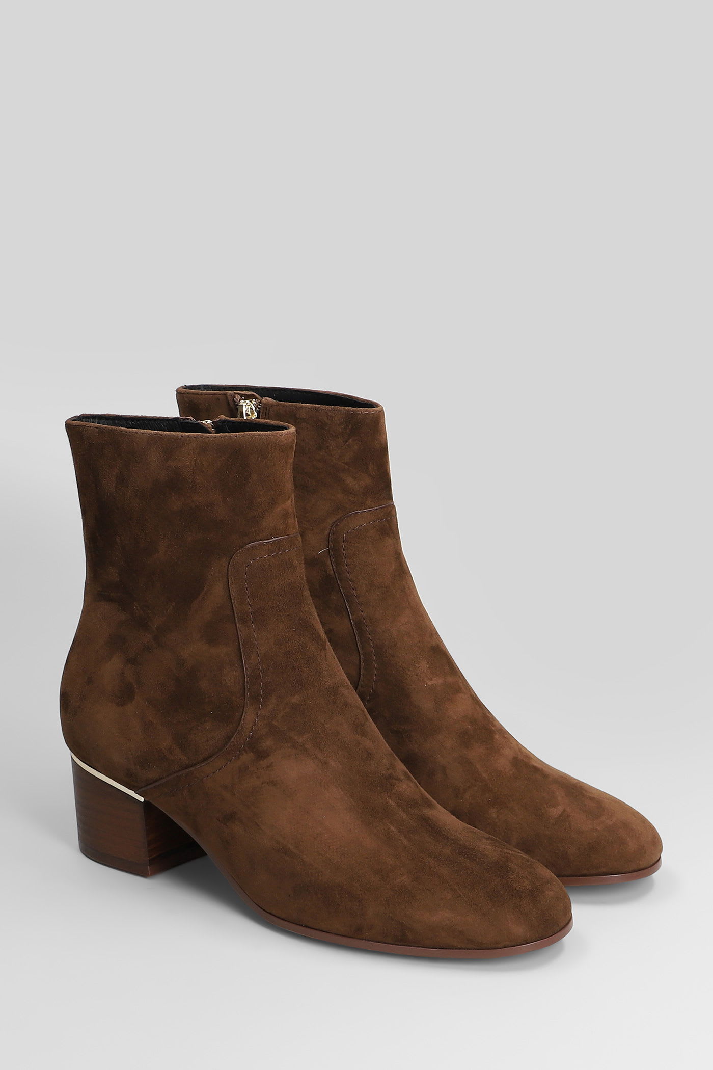 Lola Cruz Low Heels Ankle Boots In Brown Suede In Brown