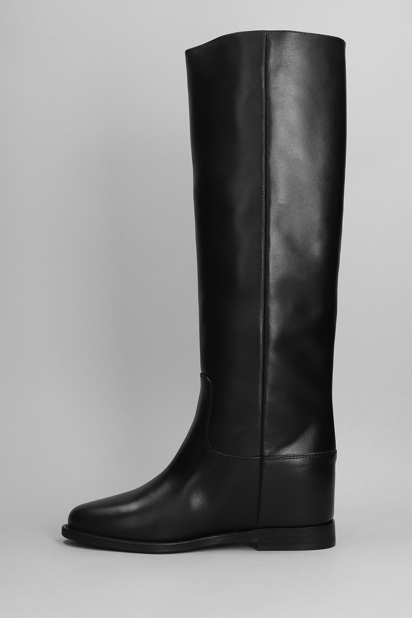 Via Roma 15 Golden V Detailed Boots In Black