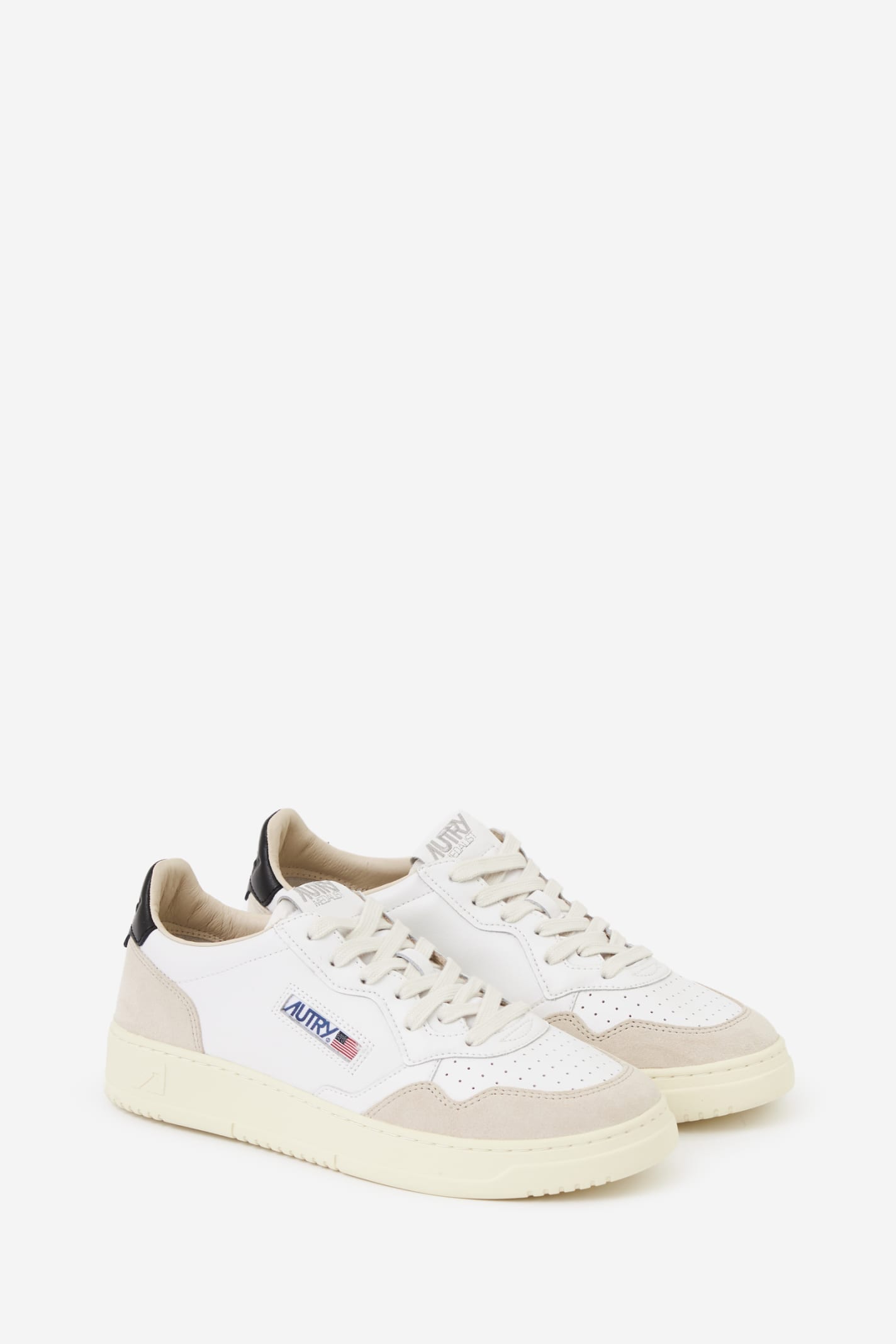 Shop Autry 01 Low Sneakers In Wht/blk