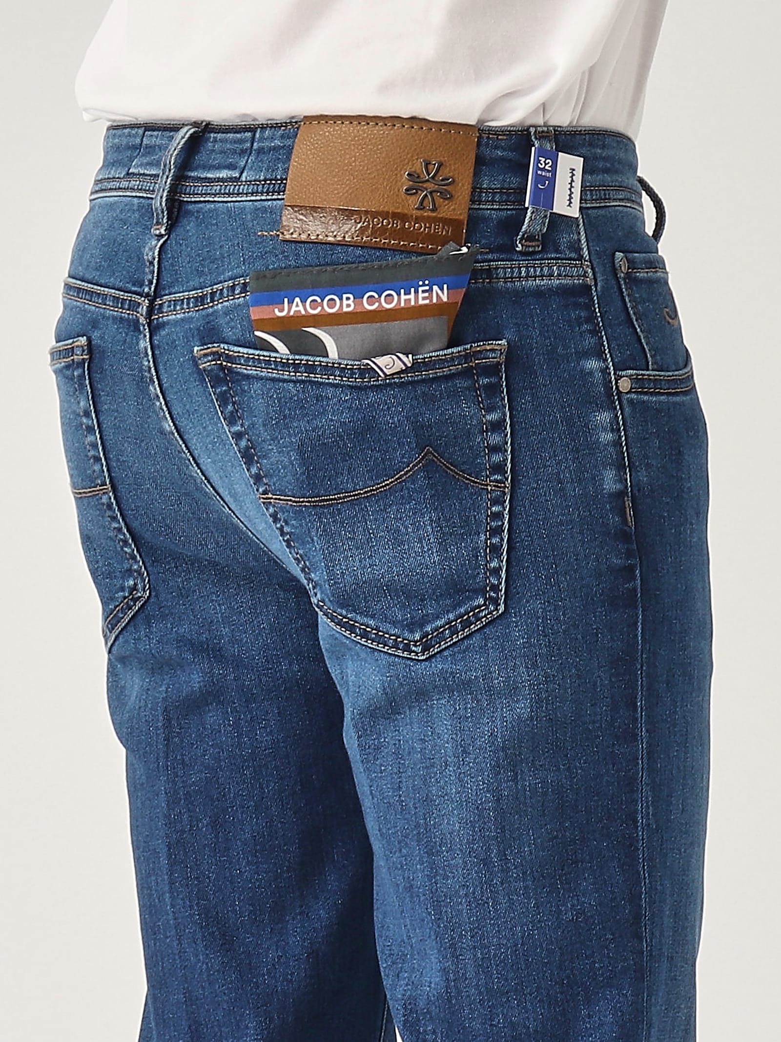 Shop Jacob Cohen Scott Jeans 5 Tasche Jeans In Denim Medio