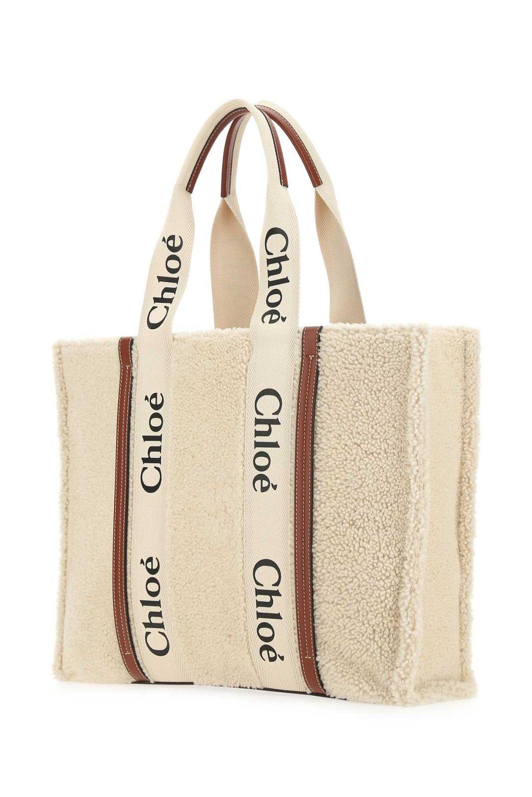 Shop Chloé Woody Shearlng Large Tote Bag In Bianco