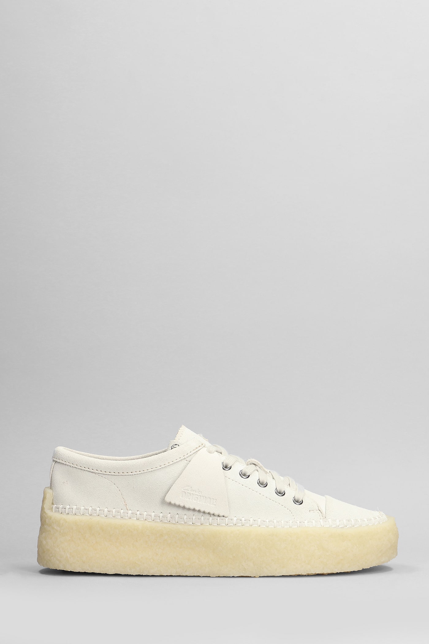 Caravan Low Lace Up Shoes In White Suede