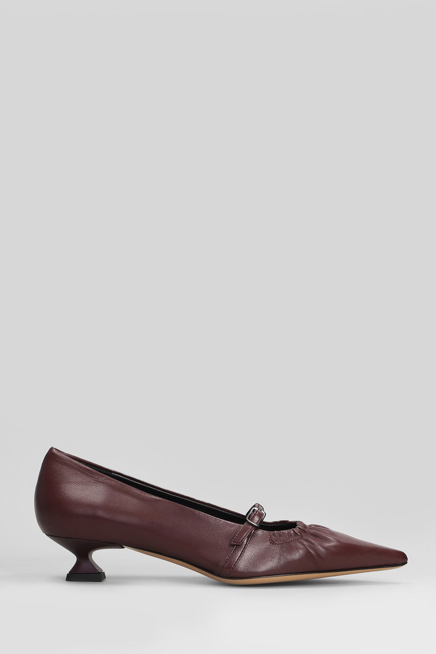 The Seller Pumps In Bordeaux Leather In Burgundy