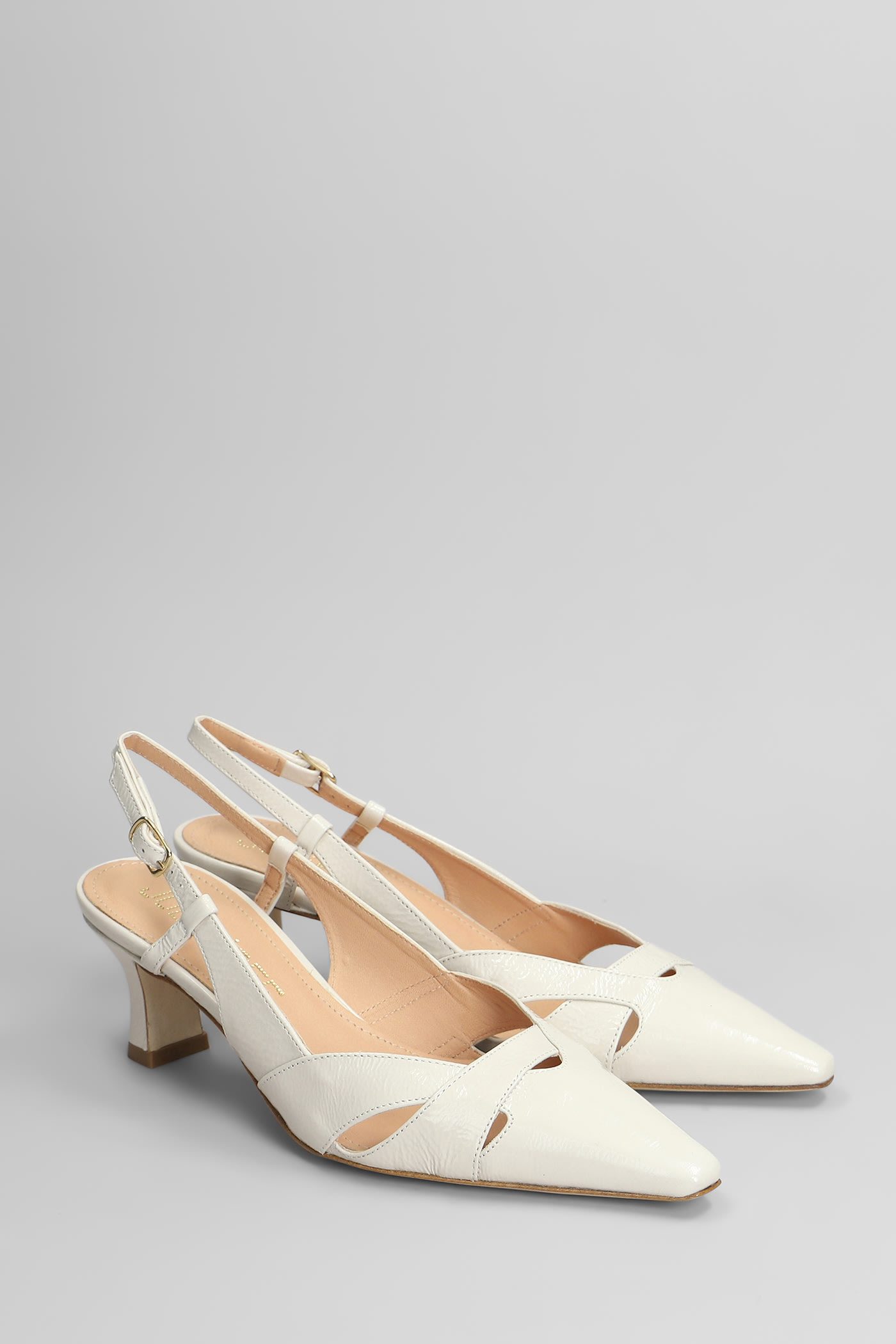 Julie Dee Pumps In White Leather In White