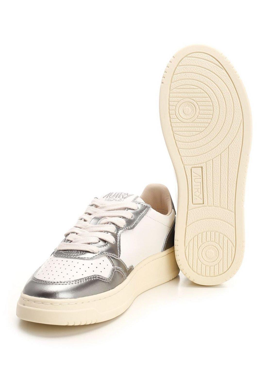 Shop Autry Medalist Bicolor Low-top Sneakers In Leat Wht Steel