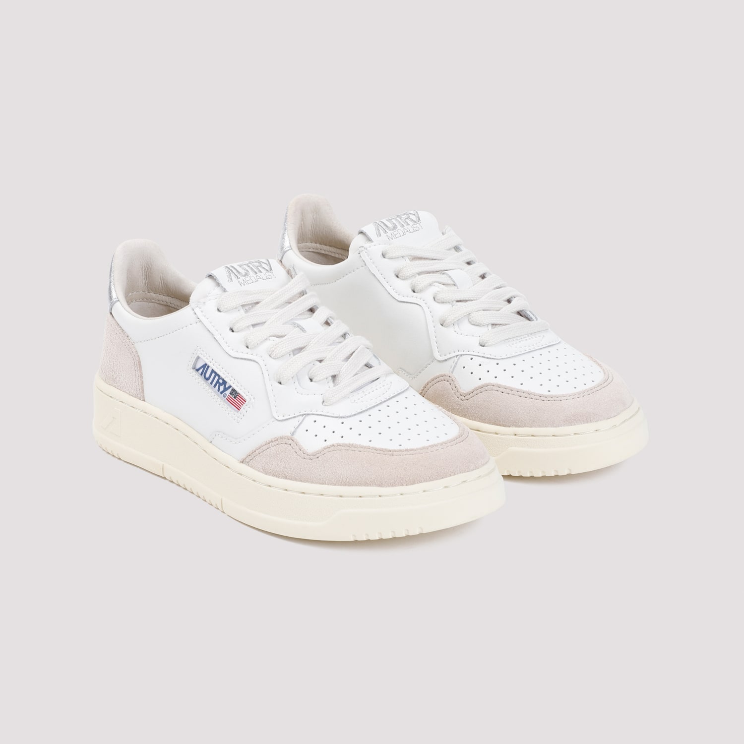 Autry Medalist Low Sneakers In Wht Silver