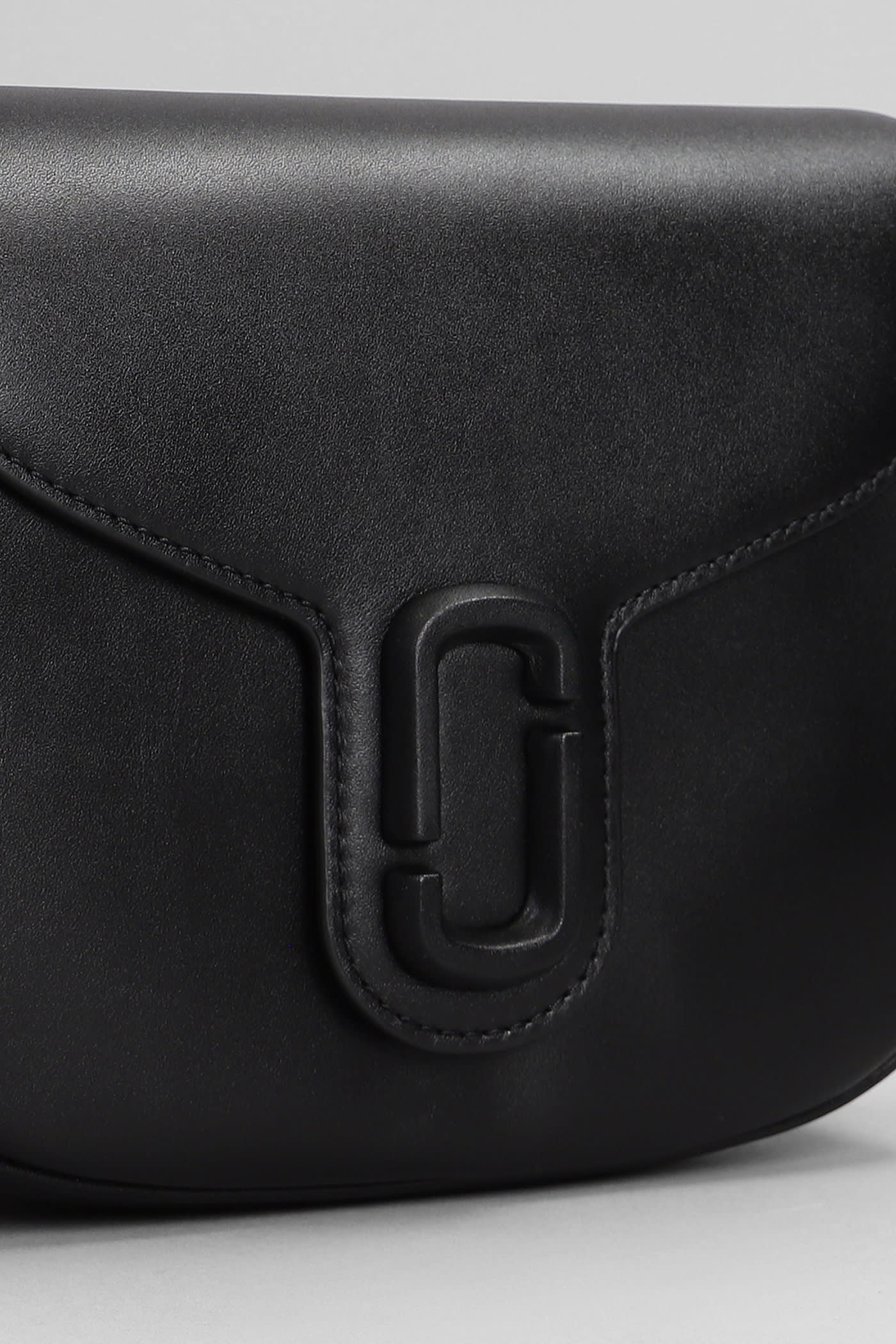 Shop Marc Jacobs Shoulder Bag In Black Leather