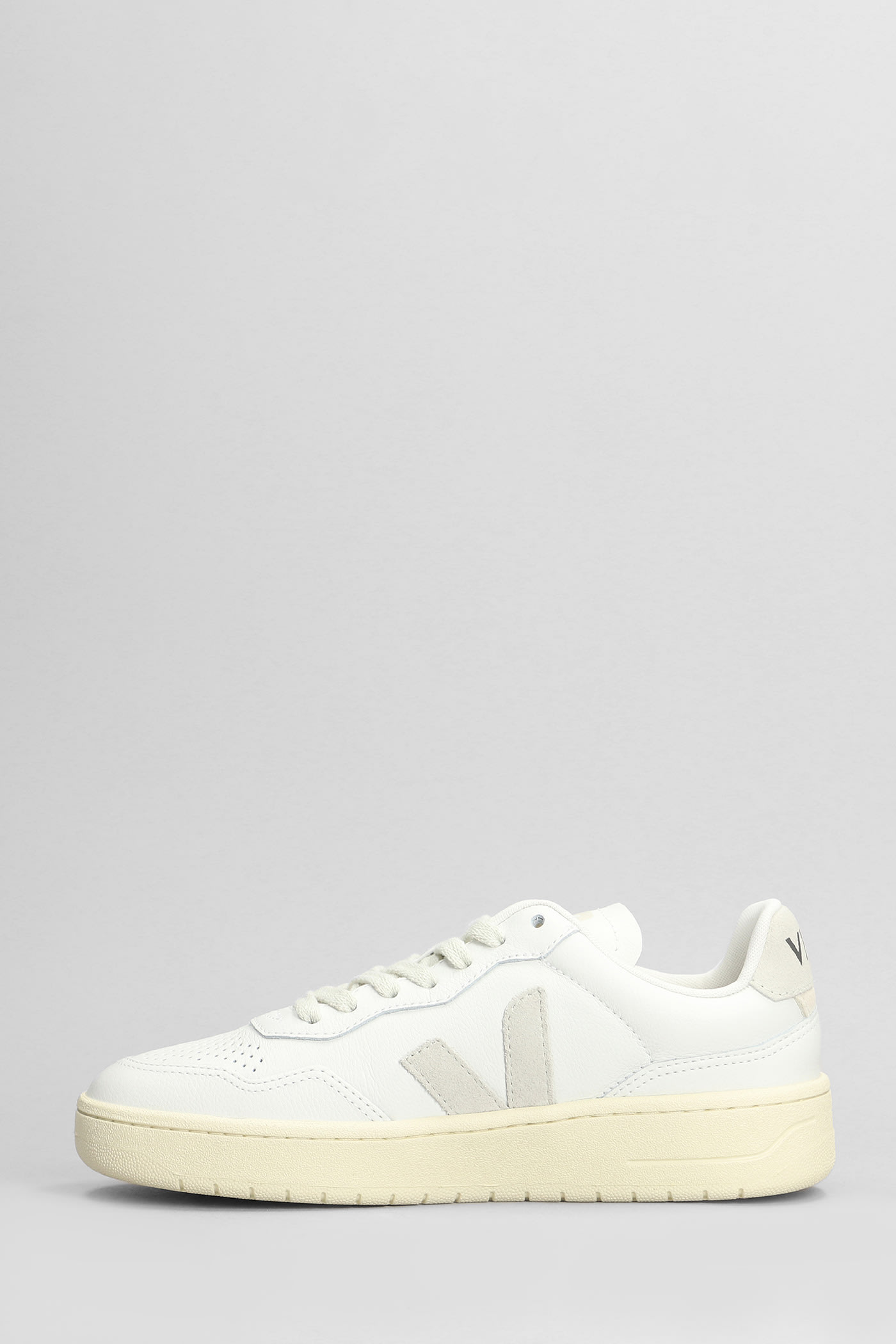 Veja V-90 Sneakers In White Leather In Beige