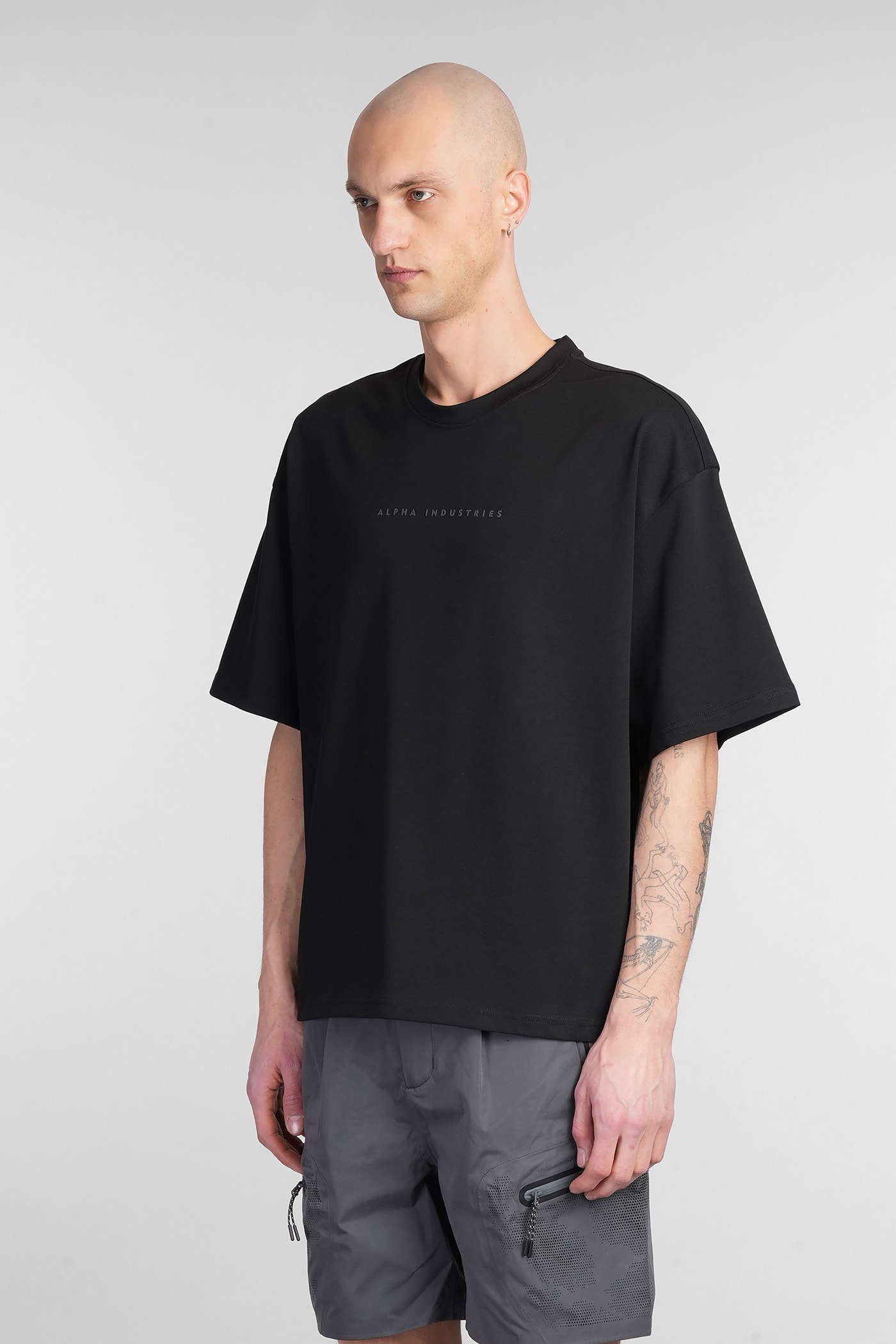 ALPHA INDUSTRIES BASE T-SHIRT T-SHIRT IN BLACK COTTON