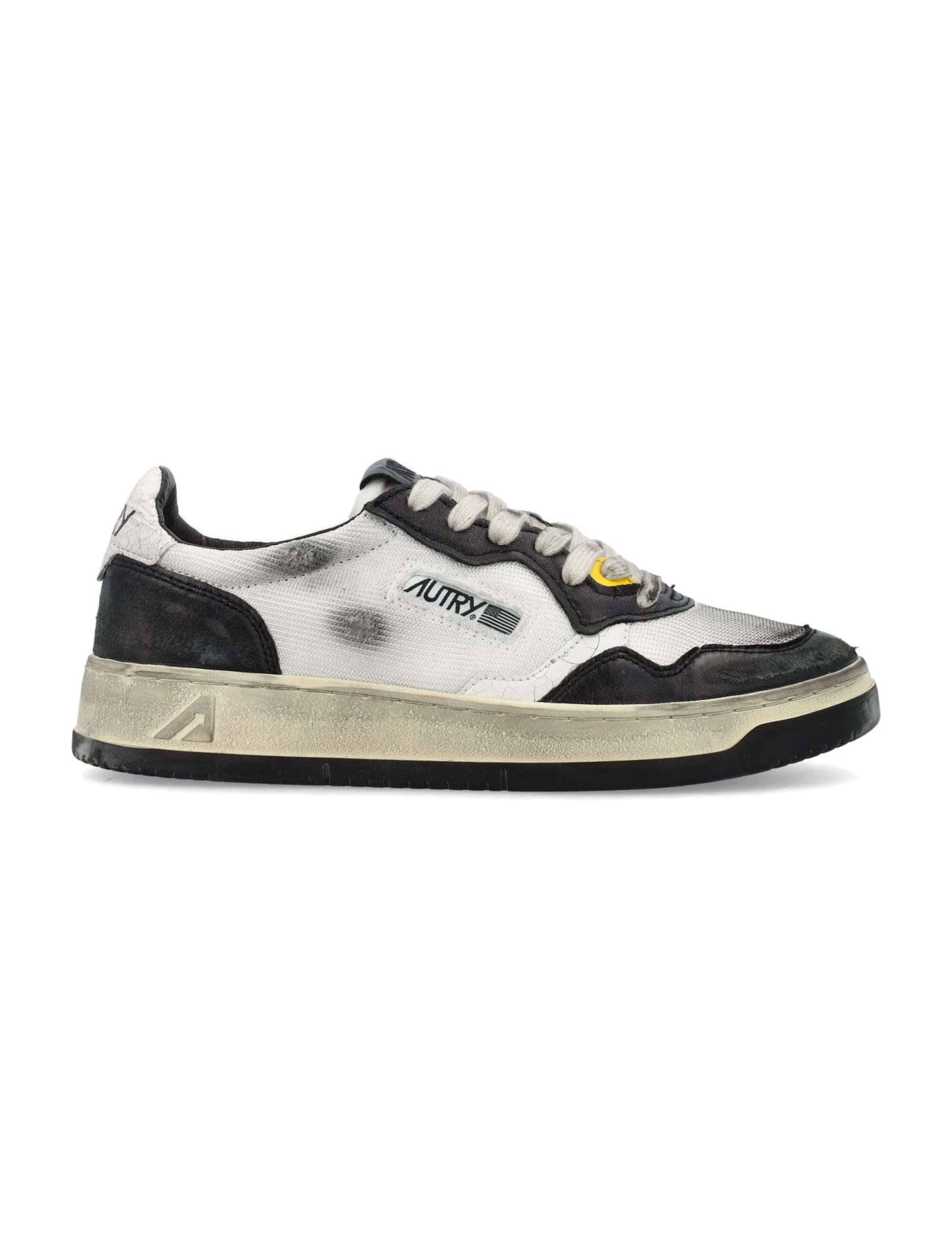 Shop Autry Super Vintage Low Sneakers In White/silver