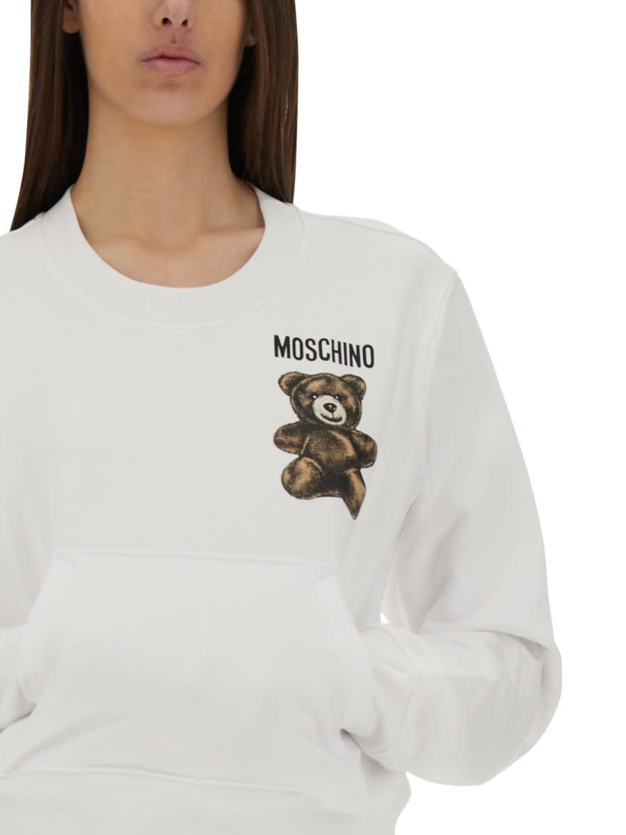 Moschino "graphic Print" Crew Neck Sweatshirt With Front Pocket In White