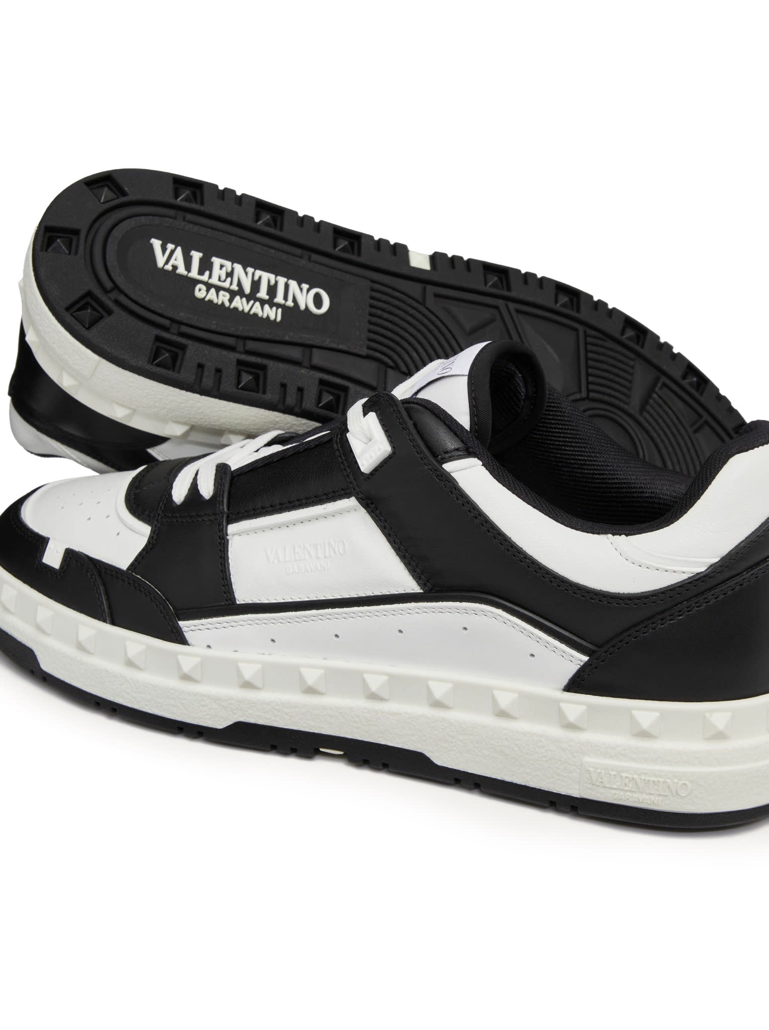 Shop Valentino Sneaker Freedots Vitello/vitello Nappato/tessuto/rs In Ni Black White