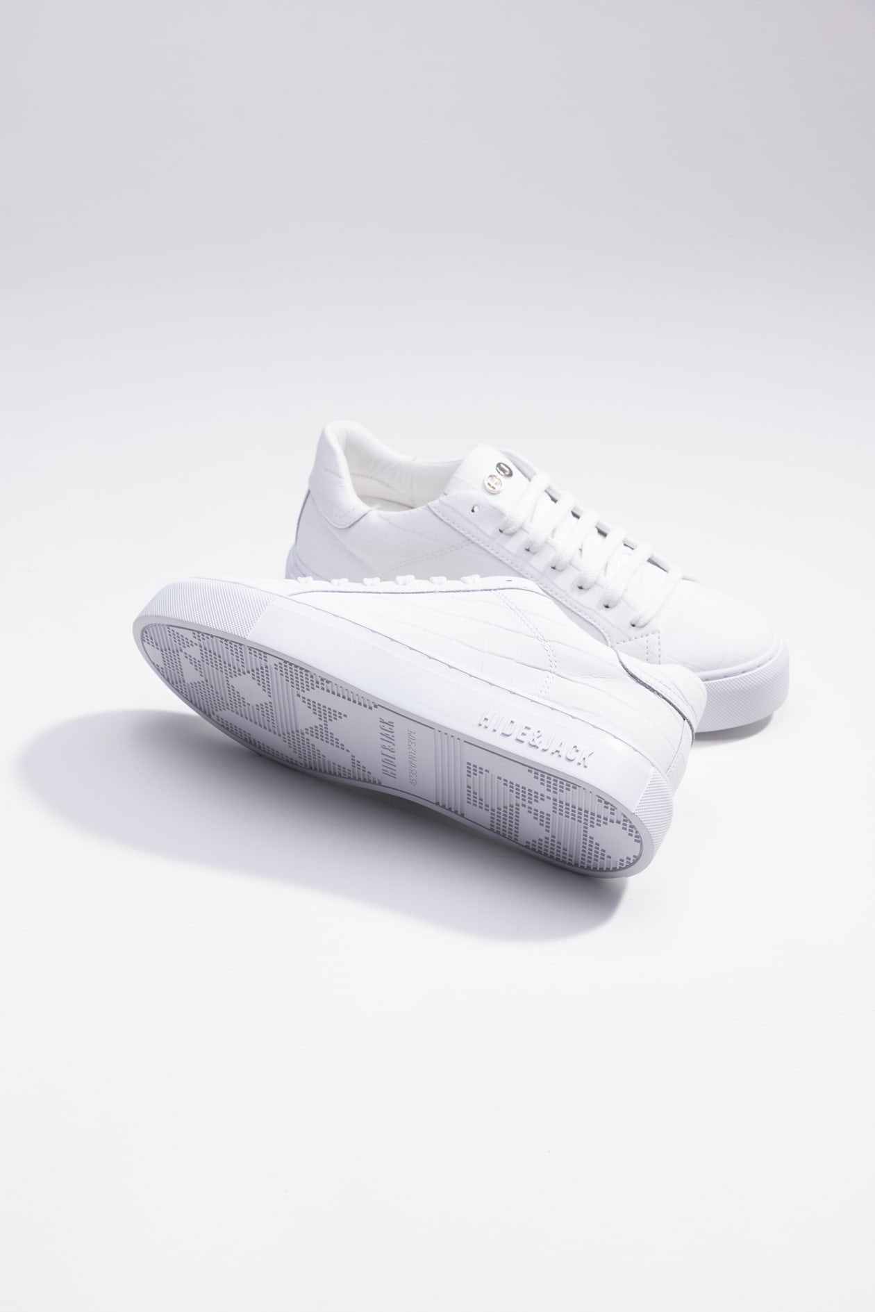 Shop Hide&amp;jack Low Top Sneaker - Essence Tuscany White