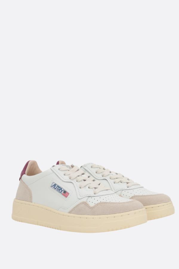 Shop Autry Medalist Low Sneakers In Bianco