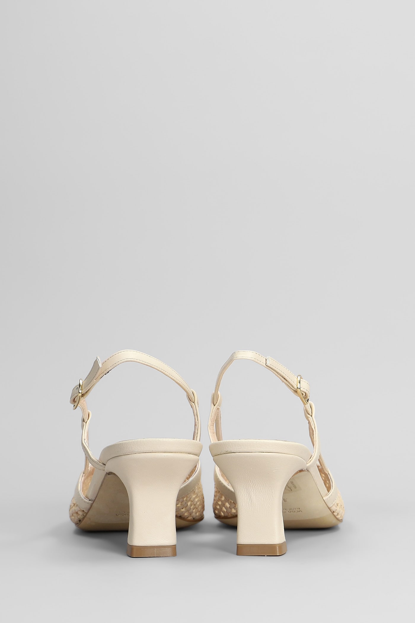 Julie Dee Pumps In Beige Leather In Beige