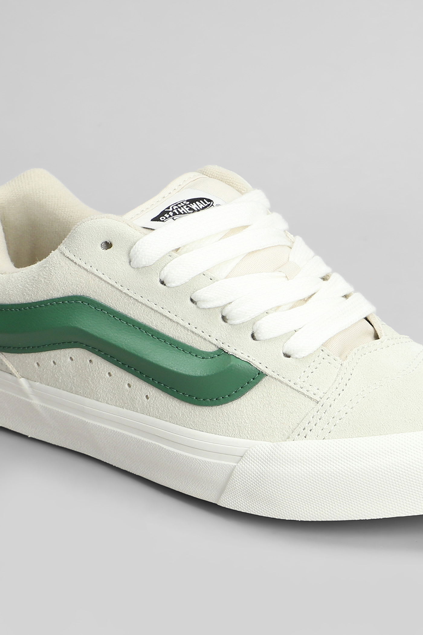 Vans Knu Skool Sneakers In White Suede In White