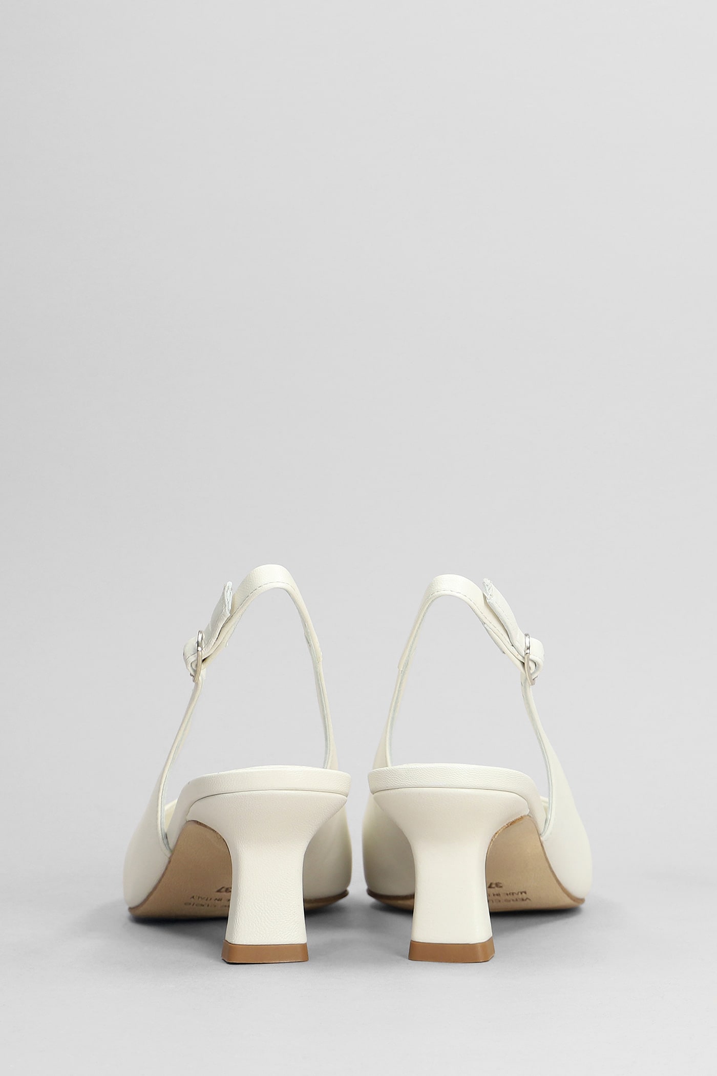 Julie Dee Pumps In White Leather In White