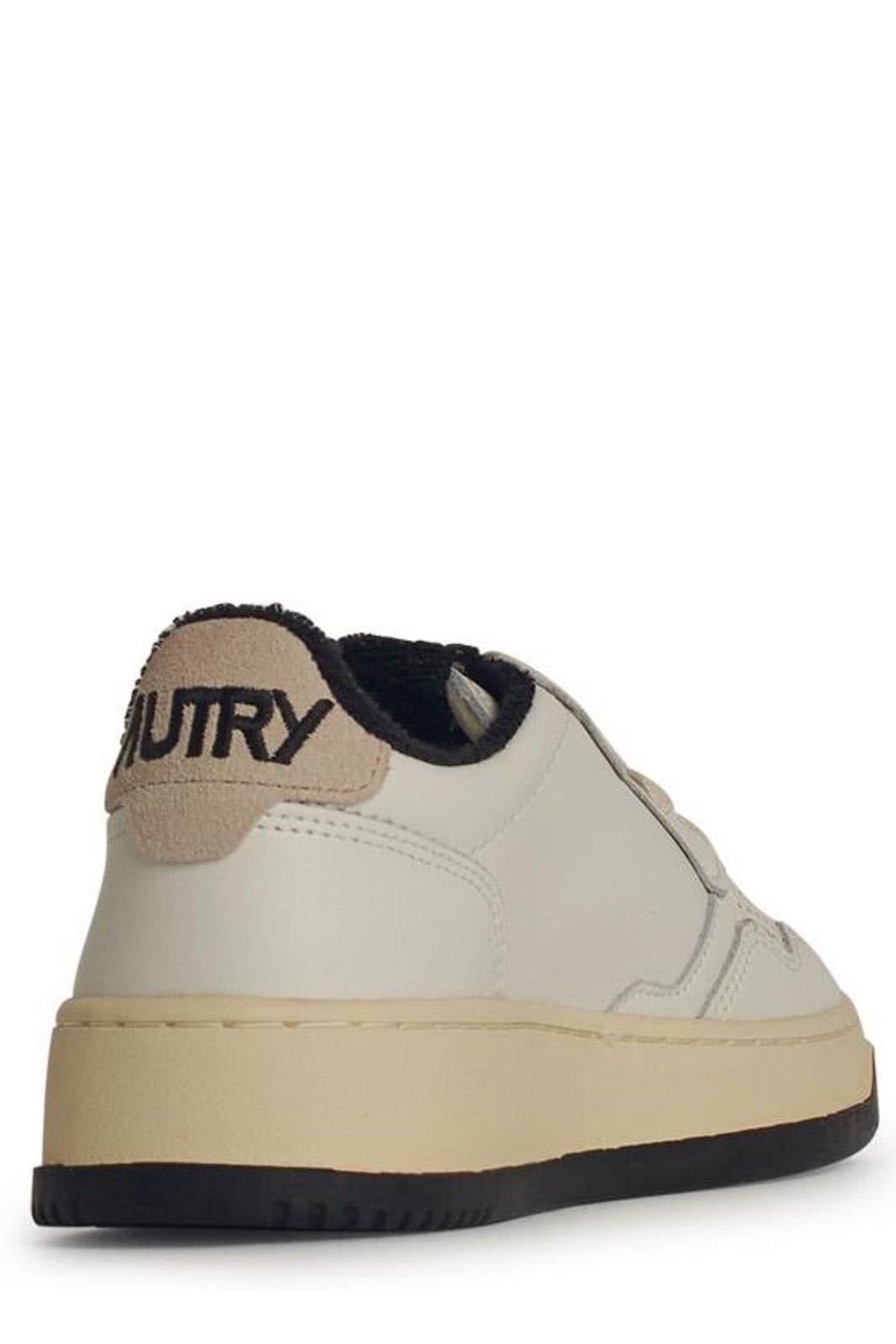 Autry Medalist Lace-up Sneakers In White