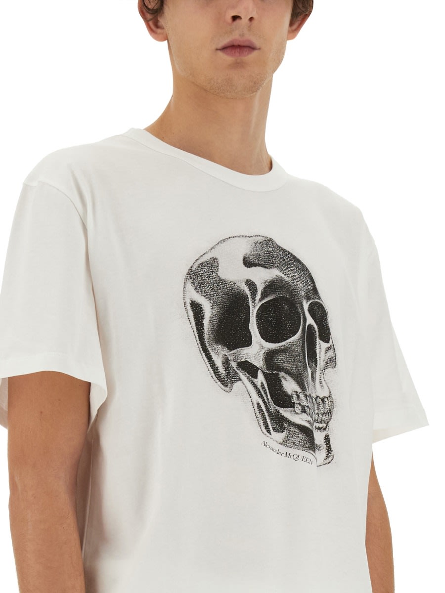 Shop Alexander Mcqueen Skull Print T-shirt In White/black