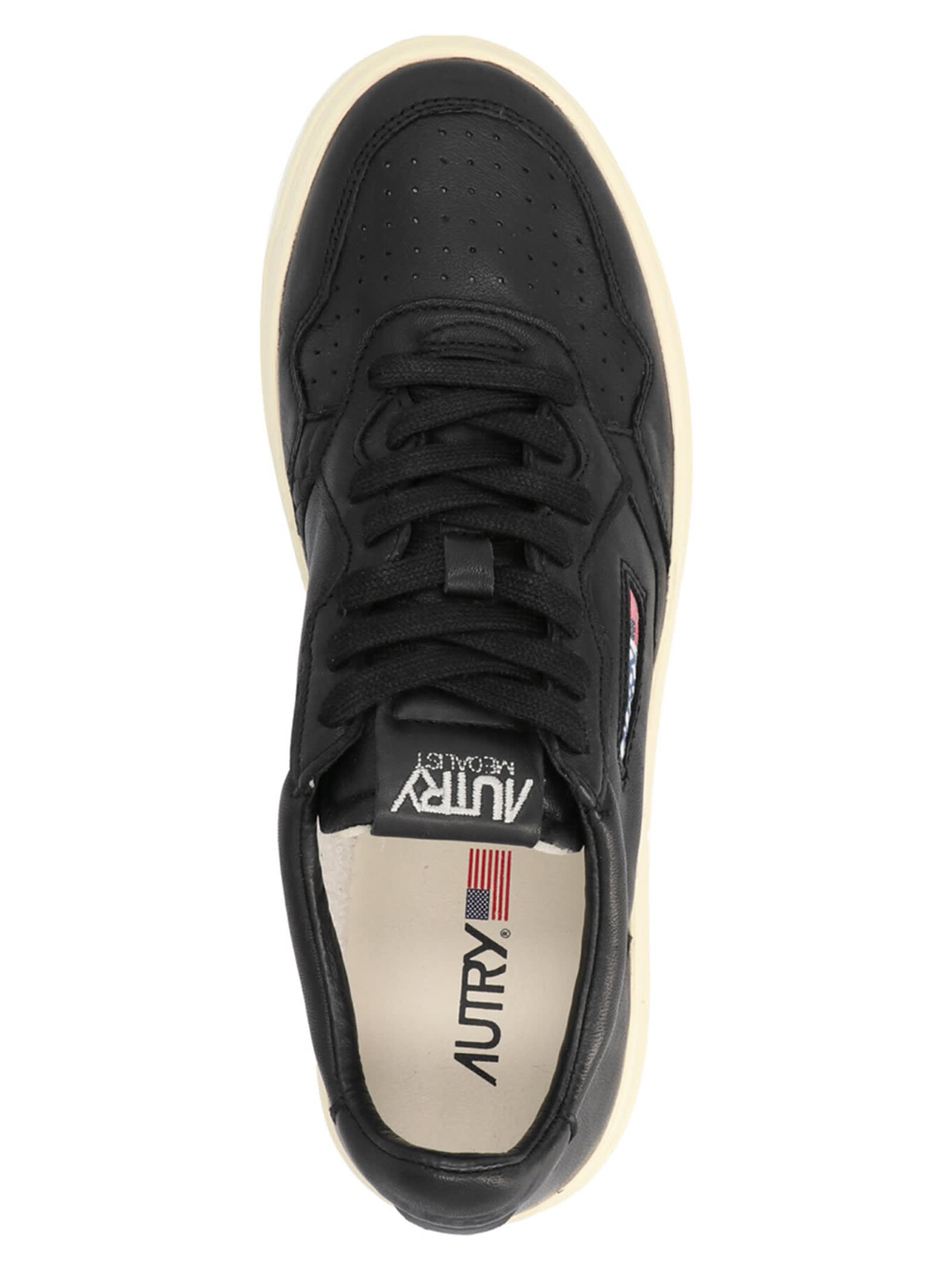Shop Autry 01 Sneakers In Black