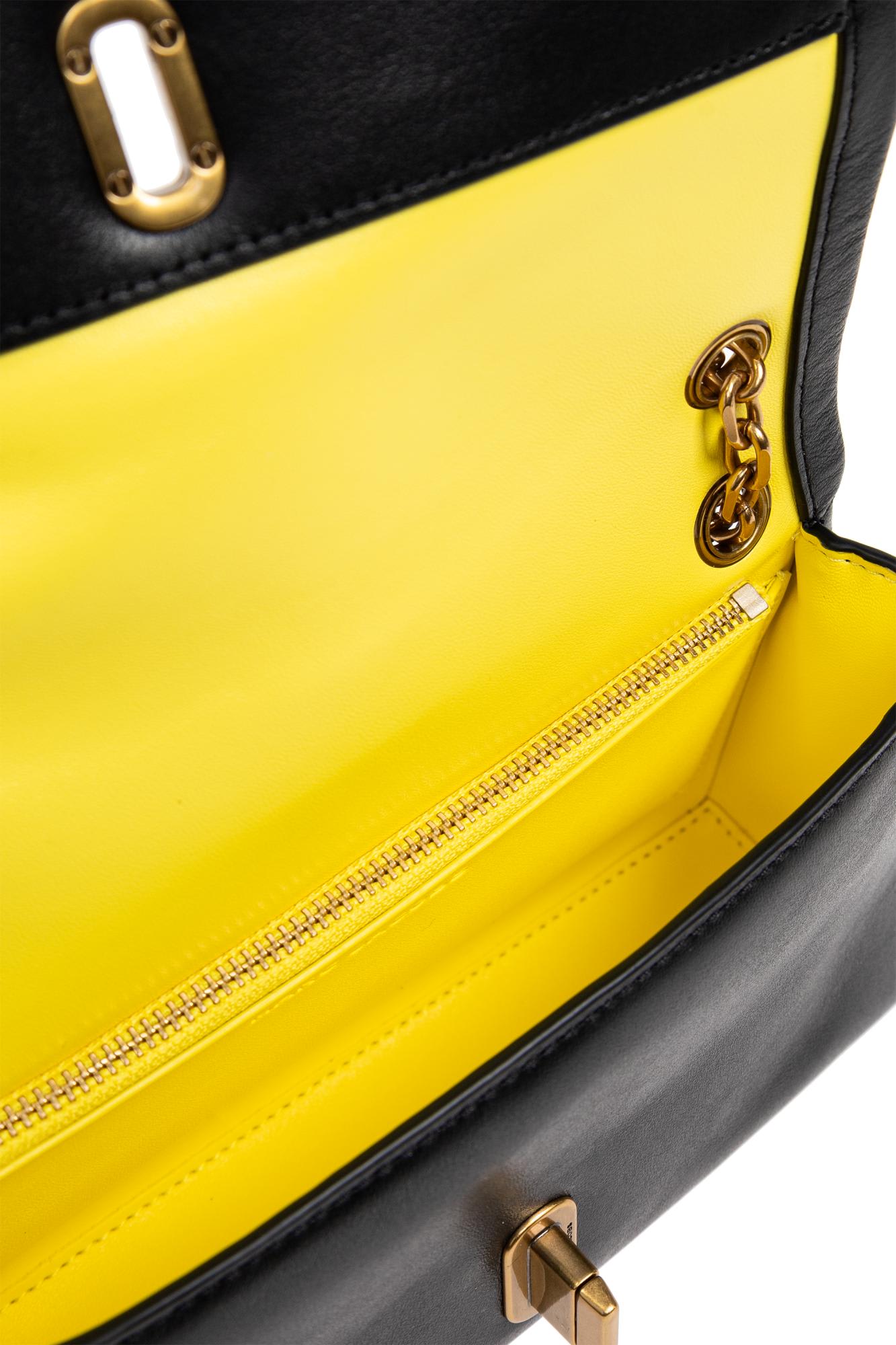 Marc Jacobs Leather Shoulder Wallet In Black