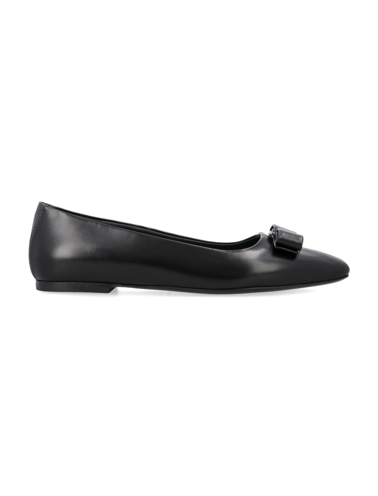 Shop Ferragamo Siwar Ballet Flats In Nero