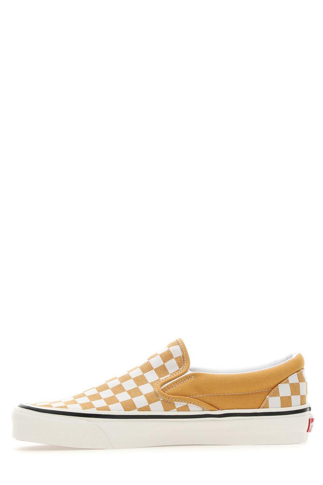 VANS CHECKED ROUND-TOE SLIP-ON SNEAKERS 