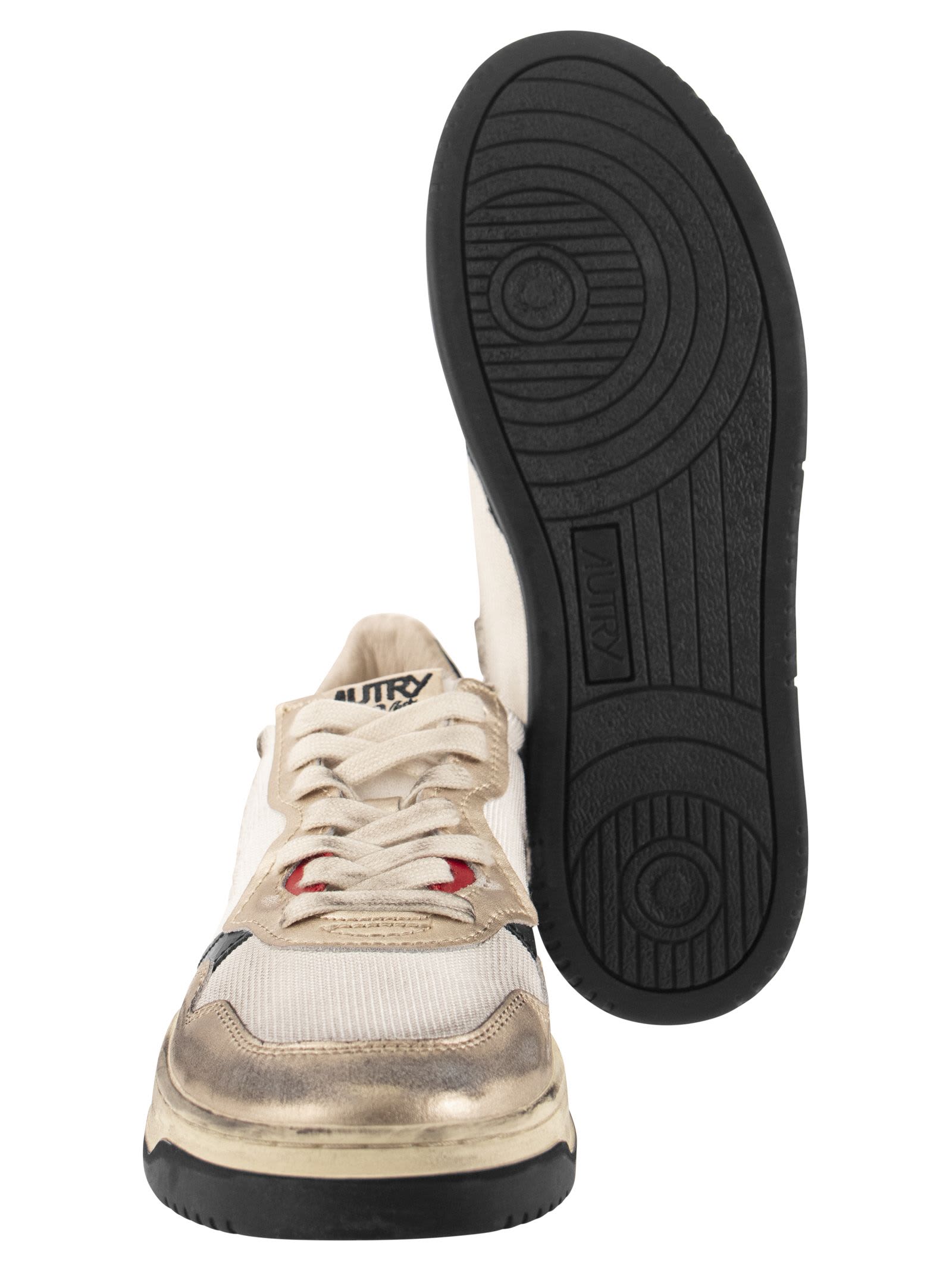 Autry Super Vintage Medalist Low Sneakers In White/gold