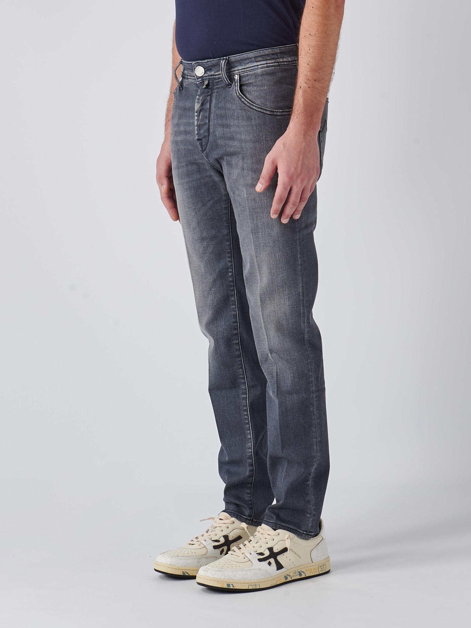 Shop Jacob Cohen Pantalone Super Slim Crop/carrot Trousers In Nero
