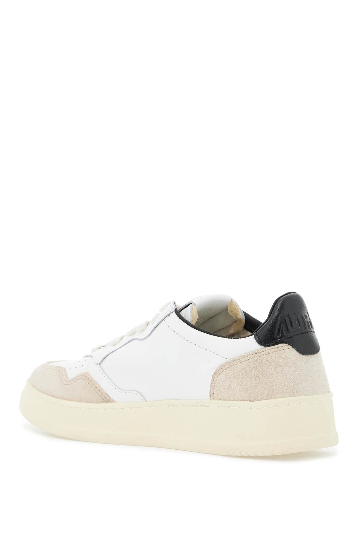 Autry Medalist Leather Low-top Sneakers In Wht Black (beige)