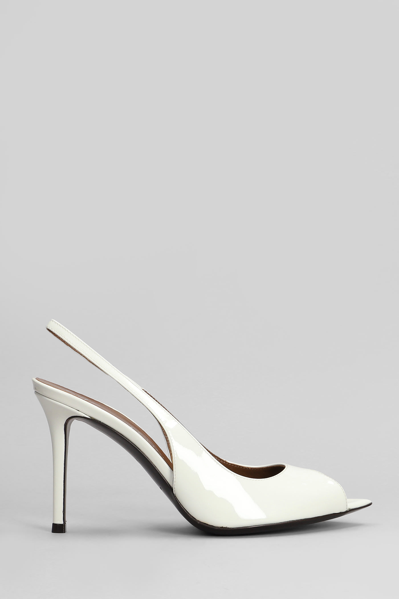 Intriigo Pumps In White Patent Leather