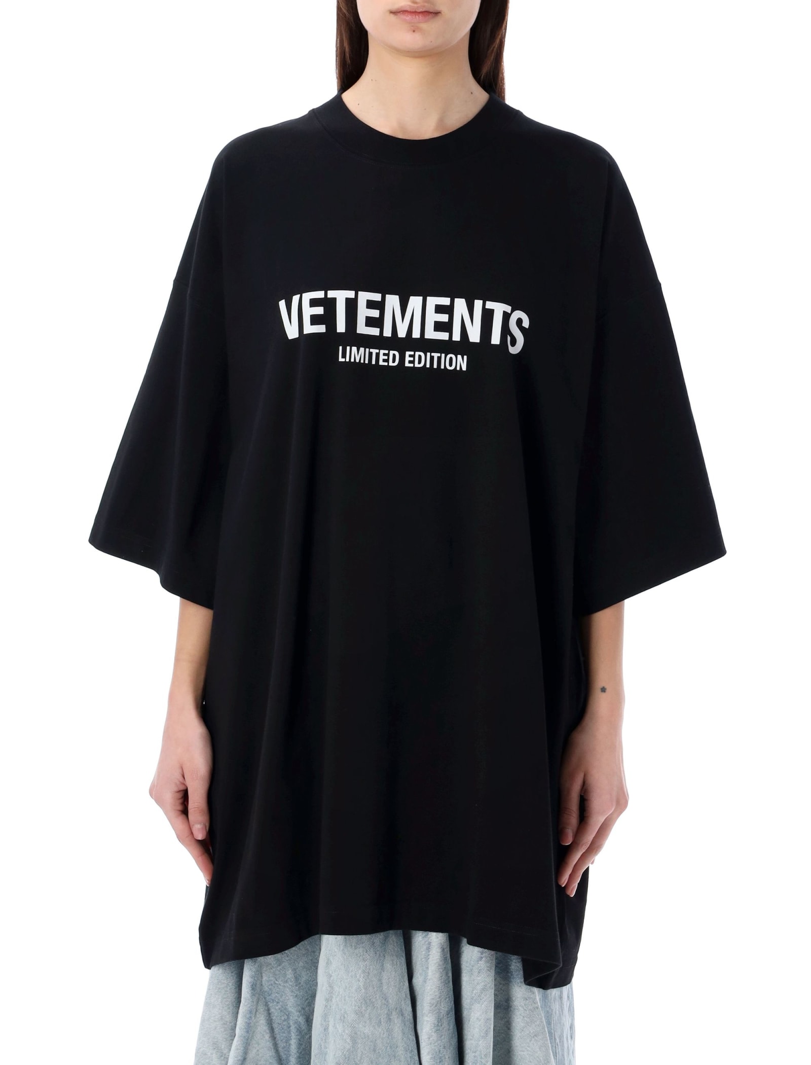 Shop Vetements Limited Edition Logo T-shirt In Black