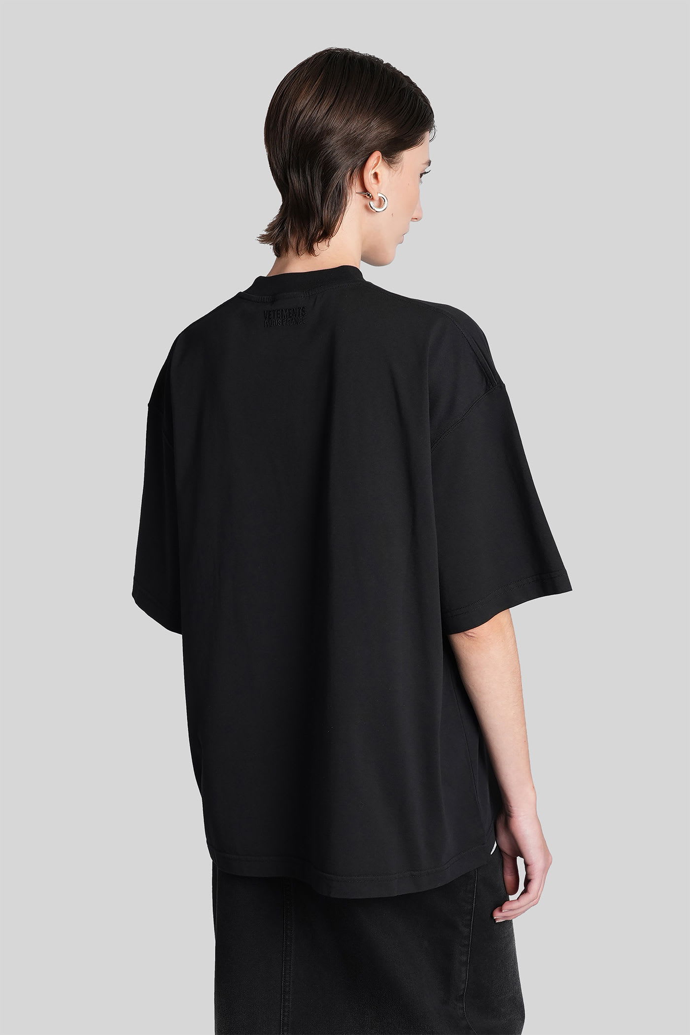 Vetements T-shirt In Black Cotton In Black