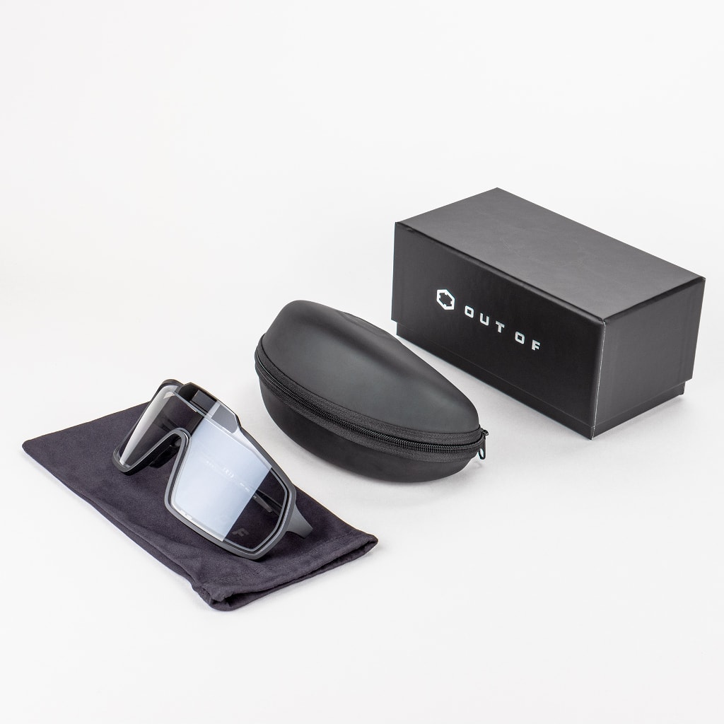 OUT OF BOT 2 BLACK SUNGLASSES 