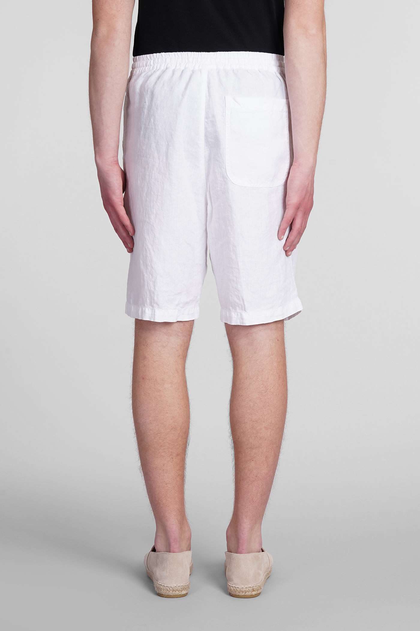 Shop 120% Lino Shorts In White Linen