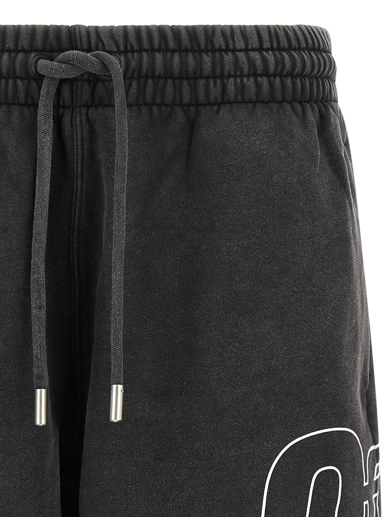 Off-white Outline Arrow Skate Bermuda Shorts In Black