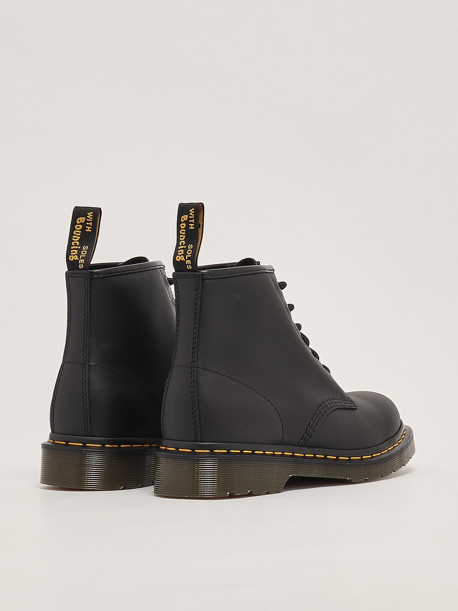 Shop Dr. Martens' Stivaletto Stringato In Nappa Boots In Nero