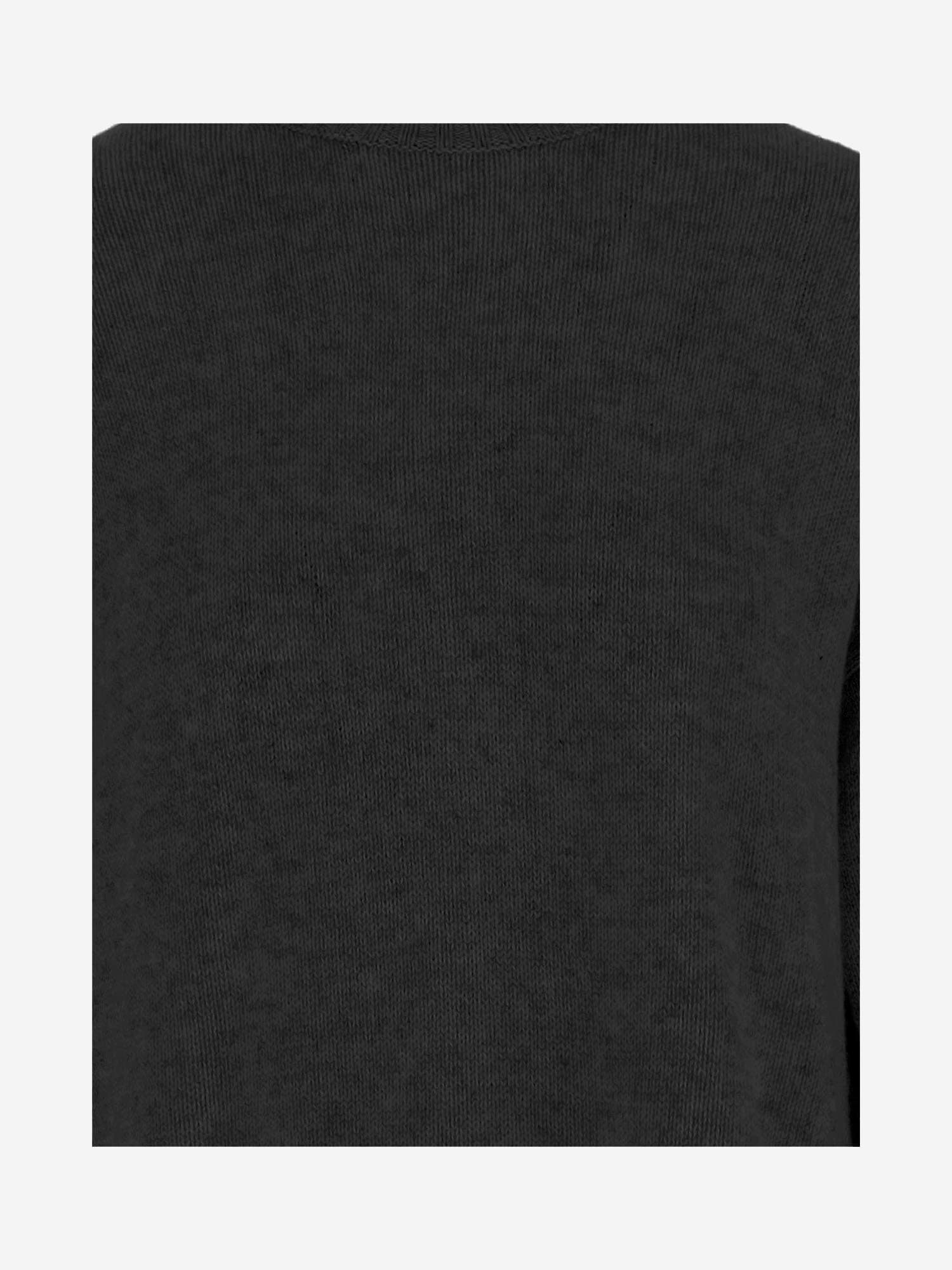 Allude Classic Cashmere Sweater With Crew Neck And Ribbed Finish In Black