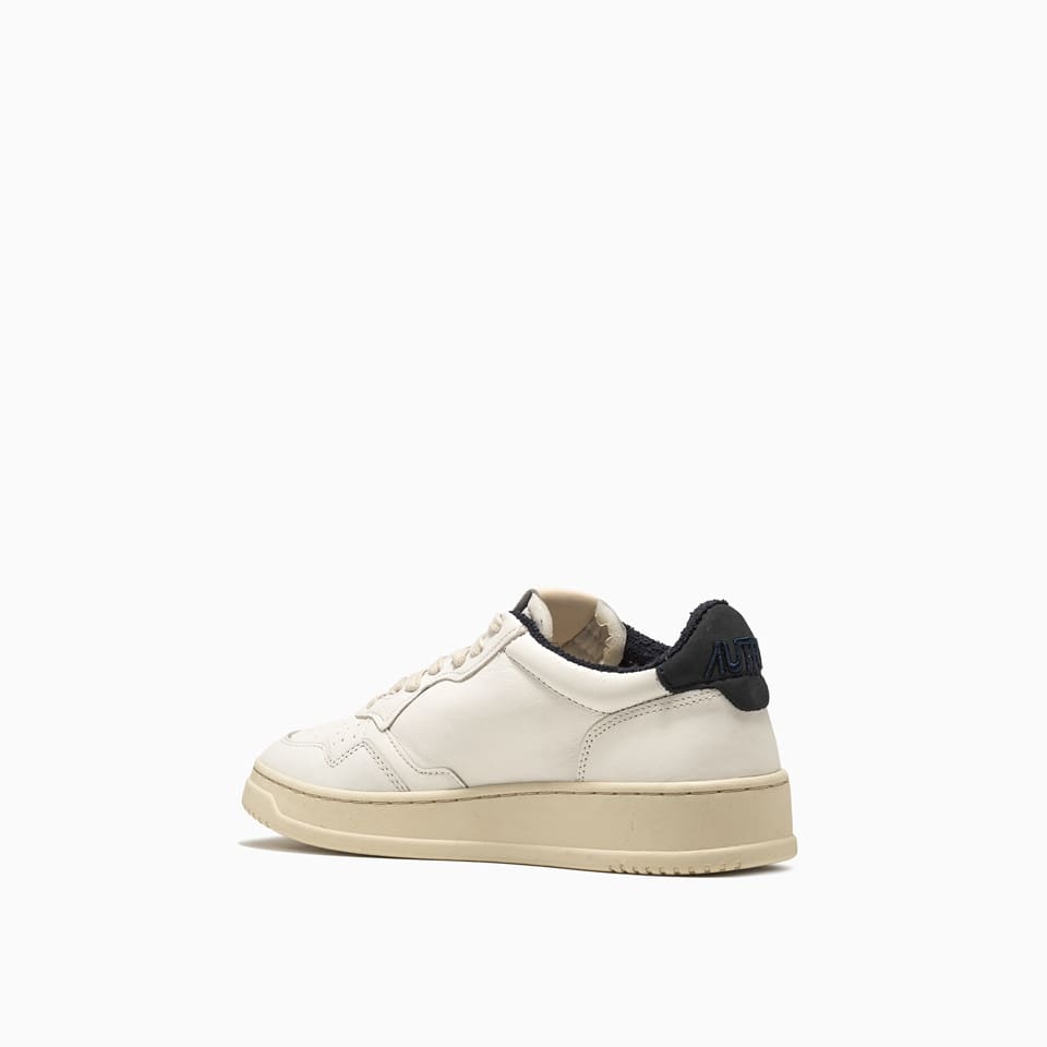 Shop Autry Medalist Low Man Sneakers Aulm Sp02 In White