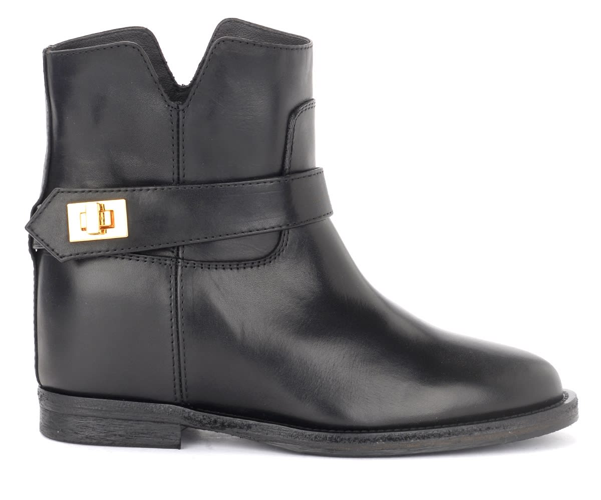 Via Roma 15 Ankle Boot In Black Leather With Golden Metal Closure