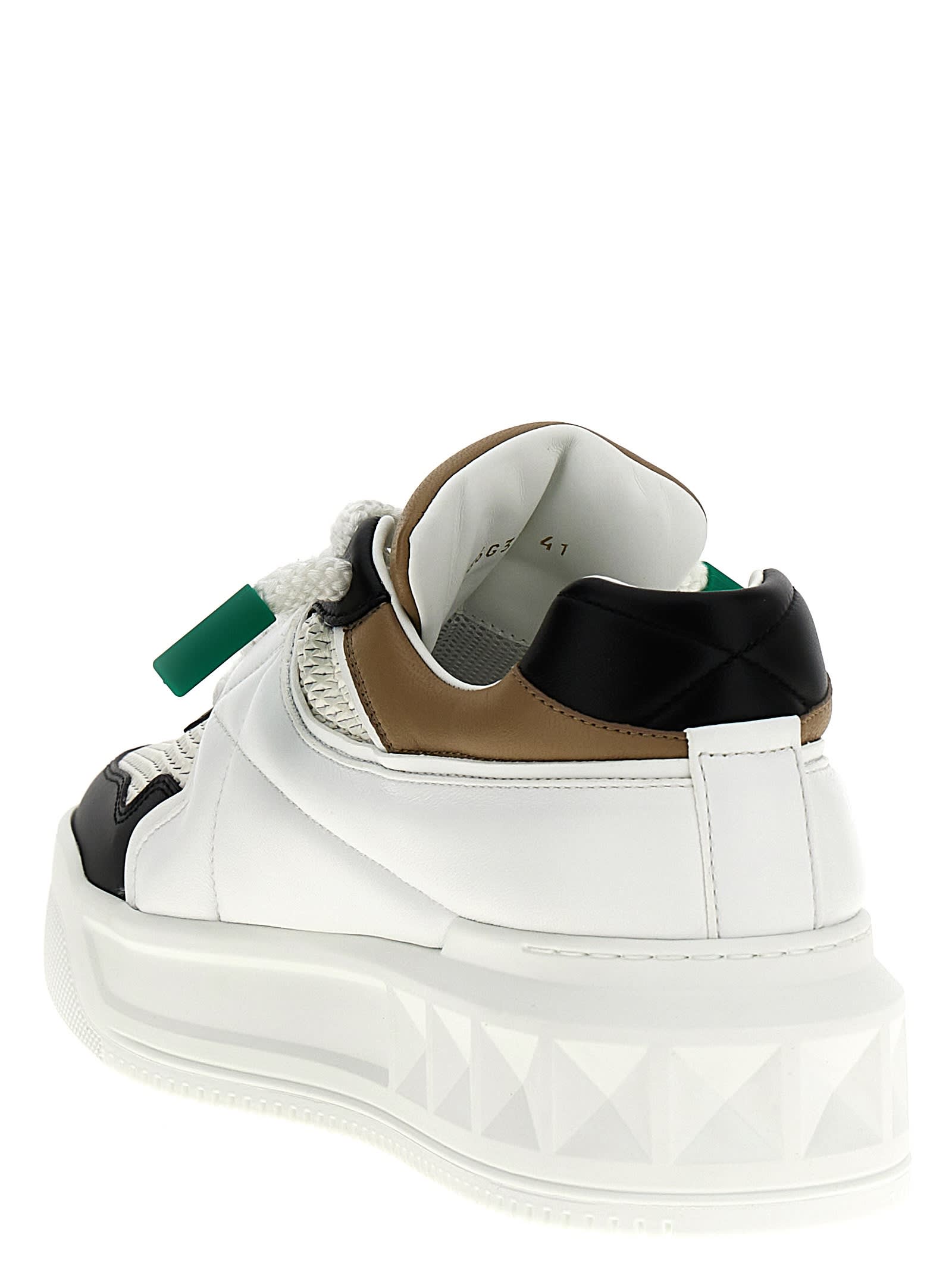 Valentino One Stud Xl Low-cut Casual Shoes In White/black