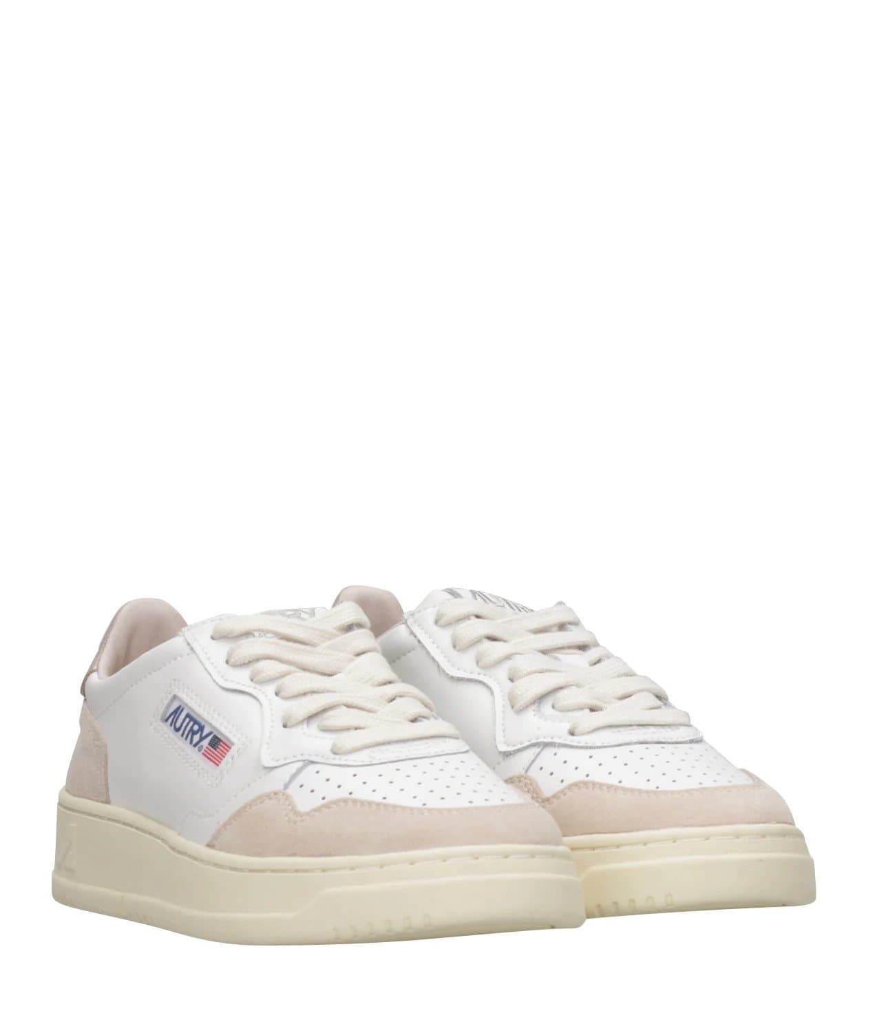 Shop Autry Medalist Low Sneakers In Bianco