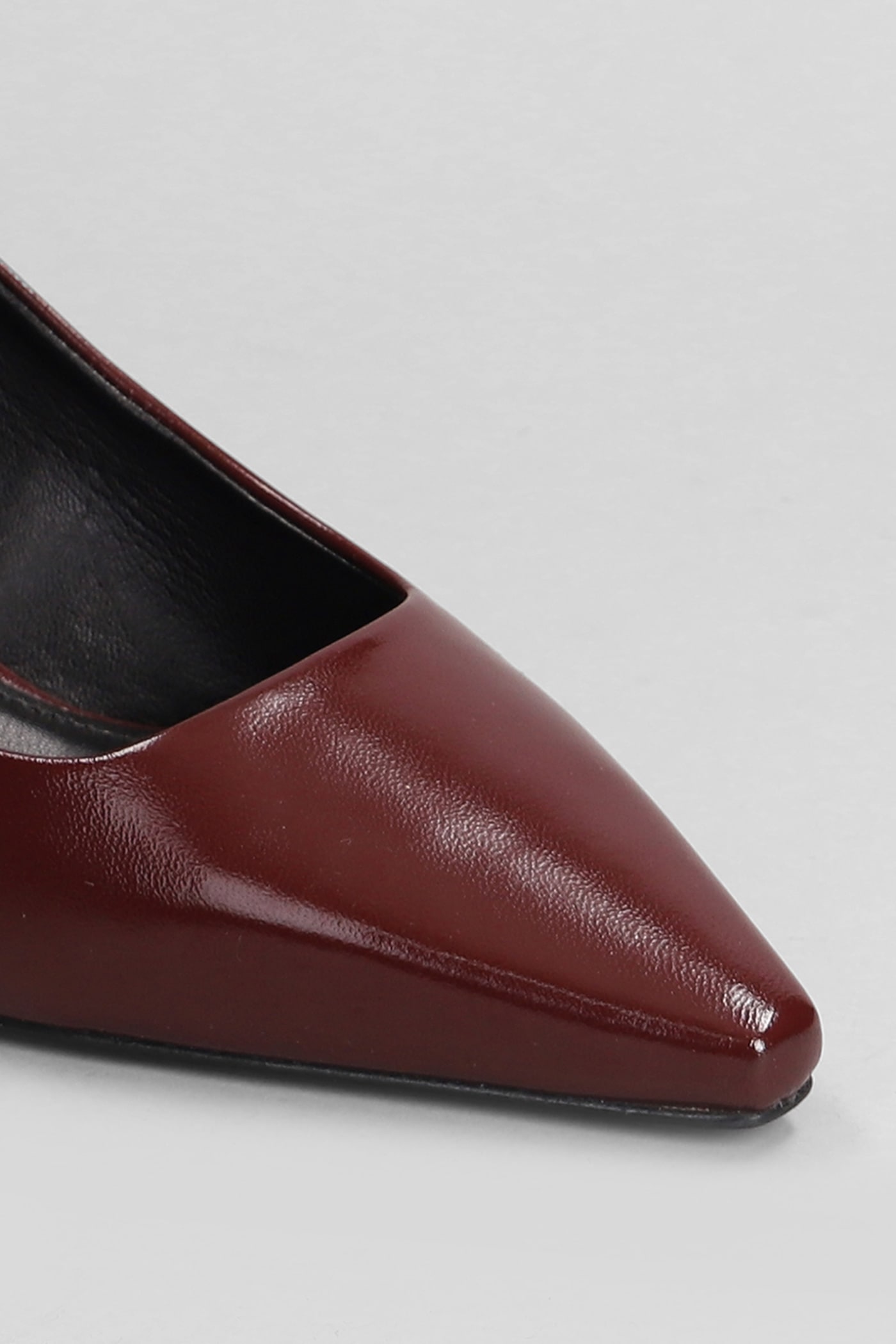 Shop Julie Dee Pumps In Bordeaux Leather