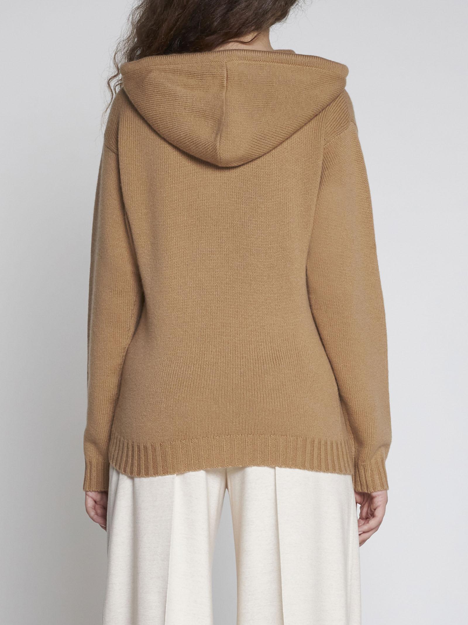 Shop Max Mara Wsdalia Cashmere Stole In Powder