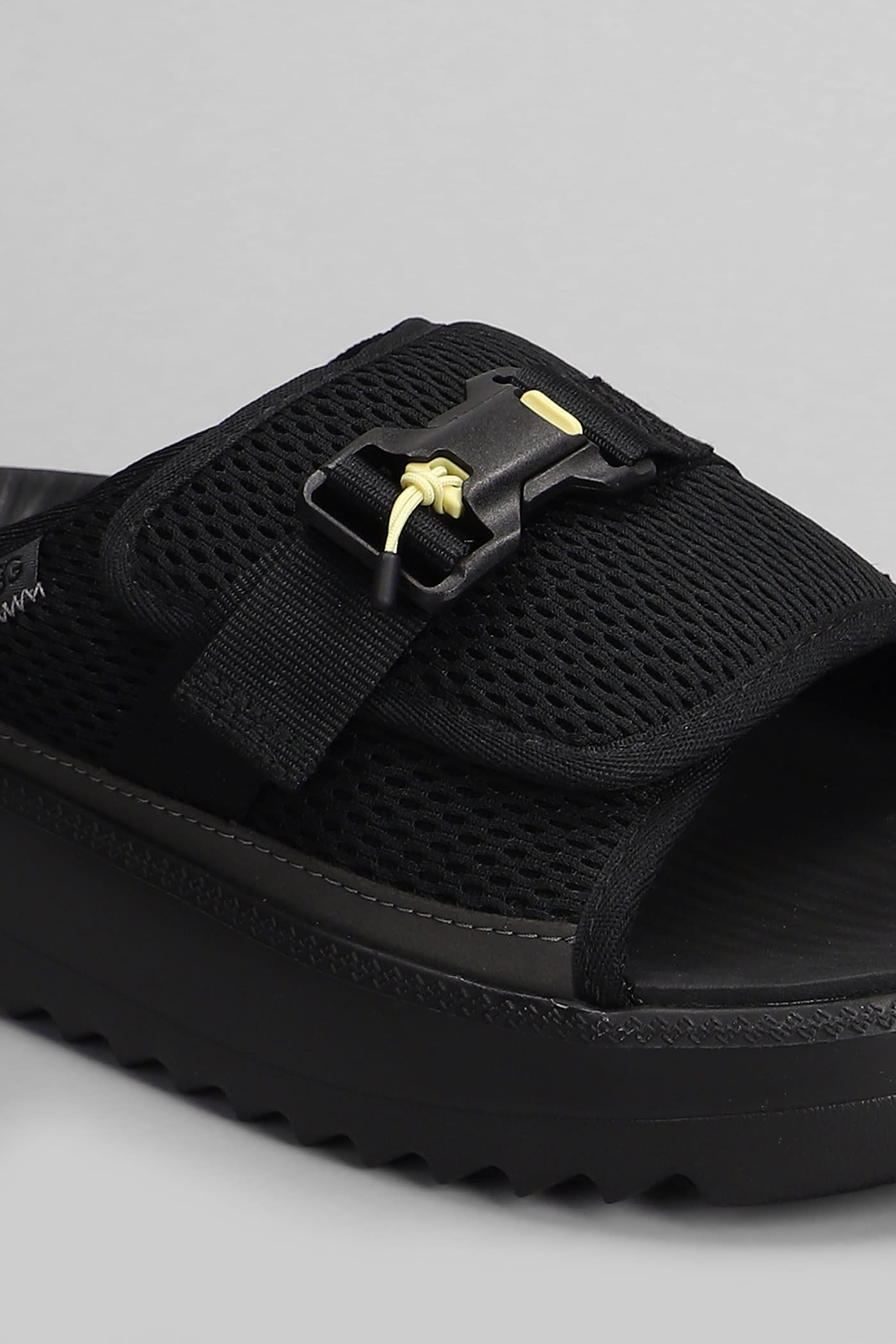 UGG MAXXER SLIDE 2.0 FLATS IN BLACK FABRIC