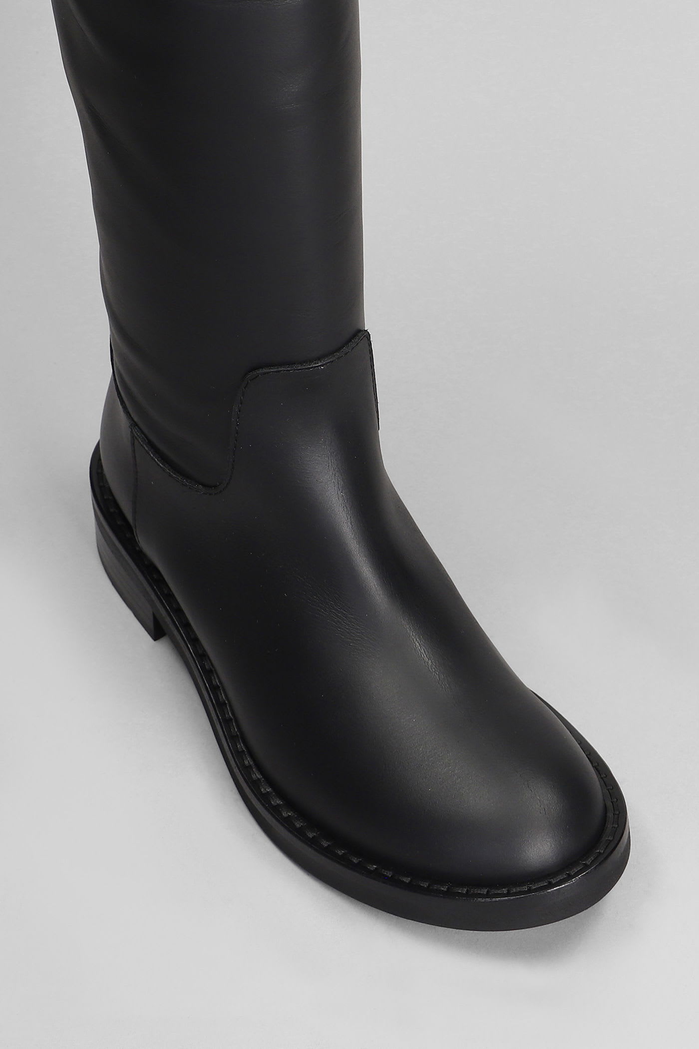 Via Roma 15 Low Heels Boots In Black Leather In Black