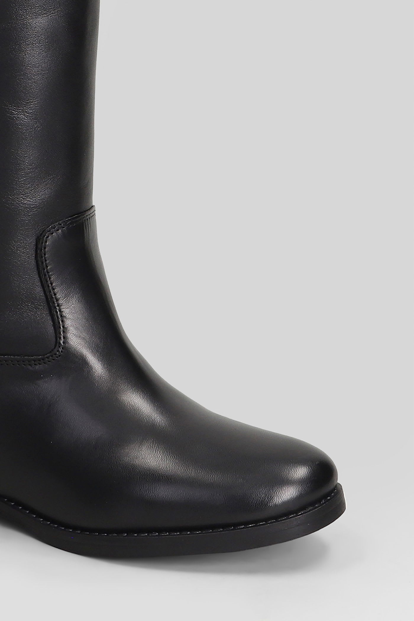 Julie Dee In Black Leather In Black