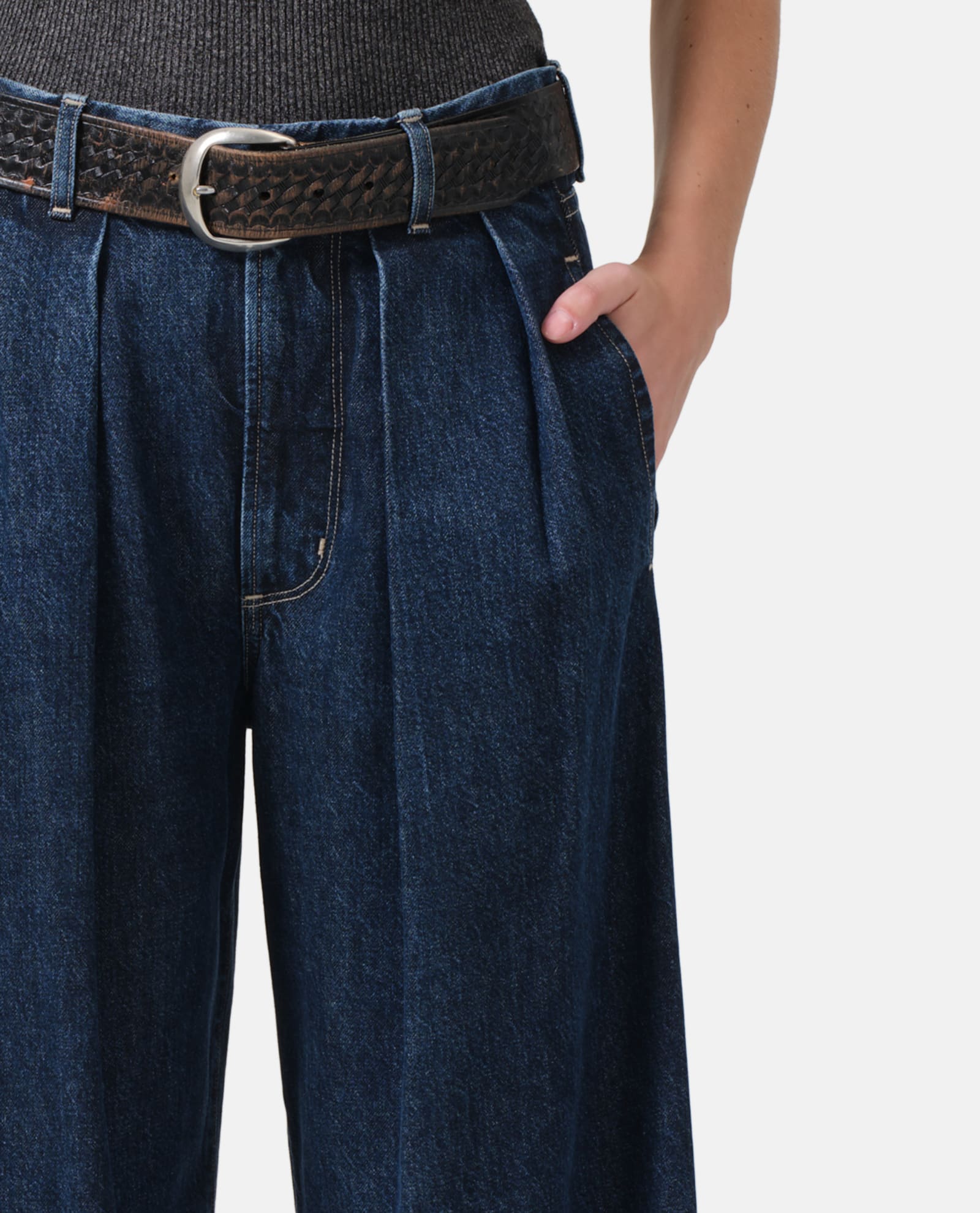 Shop Citizens Of Humanity Petra Pleated Denim Pants In Blue