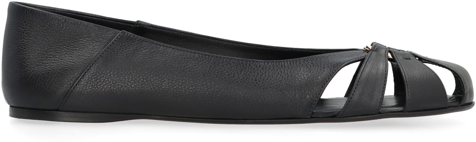 Ferragamo Gancini Ornament Flat Ballerina Shoes In Black
