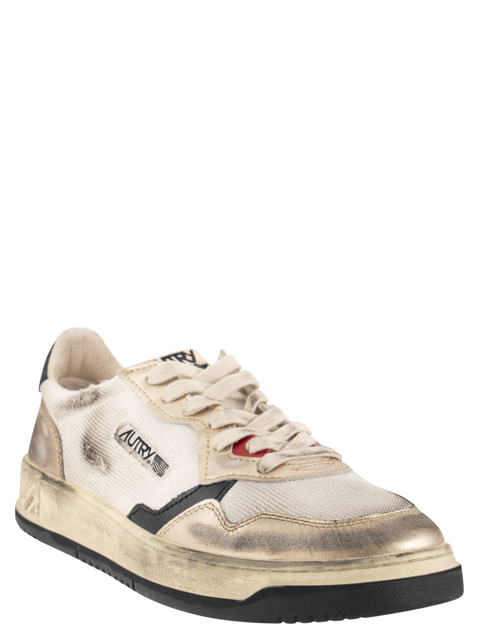 Autry Super Vintage Medalist Low Sneakers In White/gold